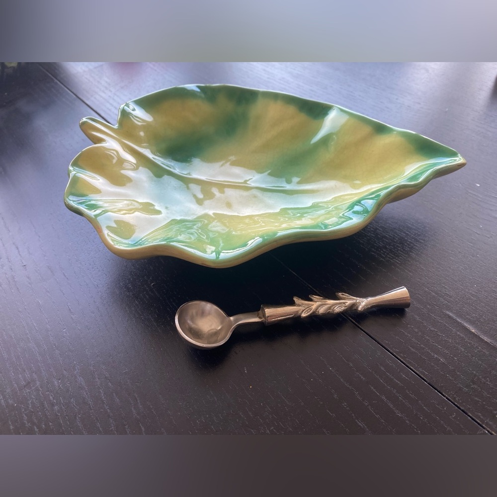 VINTAGE Hull Pottery #405 Large 10.5” Leaf Serving Dish - Green/Yellow MCM
